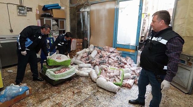  Buca’da tavuk döner operasyonu: 3 ton sağlıksız et imha edildi 