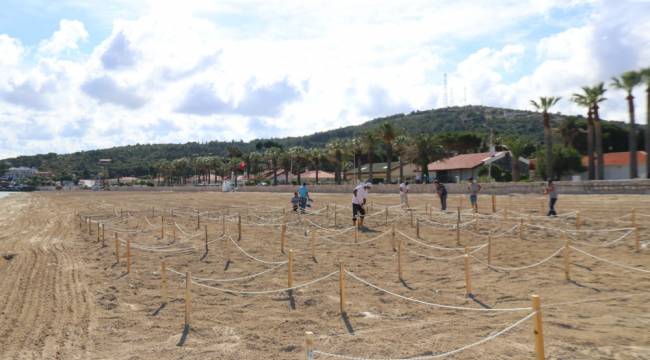 Ilıca Plajı’nda “Sosyal Mesafe Locası”