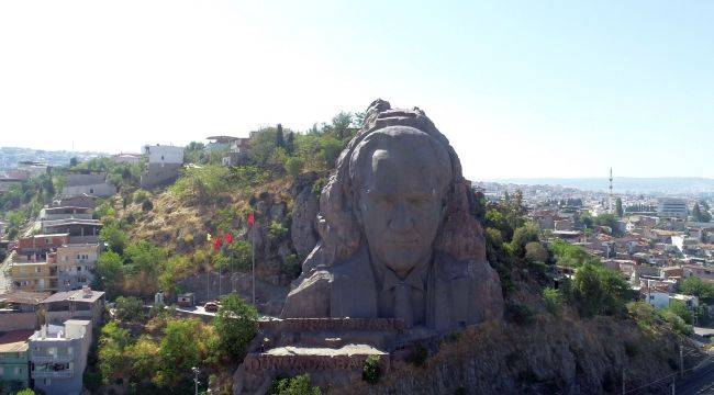 Profesyonel dağcılar Atatürk Maskı’nda bakım yaptı