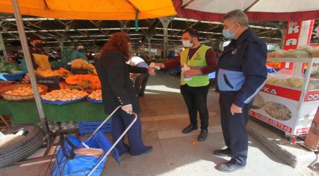 Bayraklı Zabıtasından Pazar Yeri Uygulaması