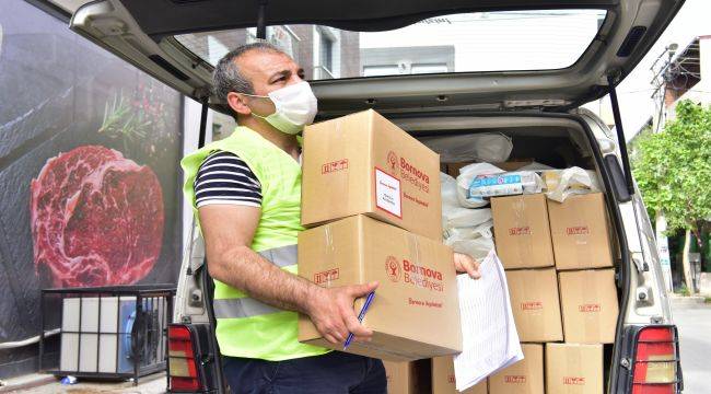 Bornova'da ihtiyaç sahiplerine Ramazan paketi yardımı