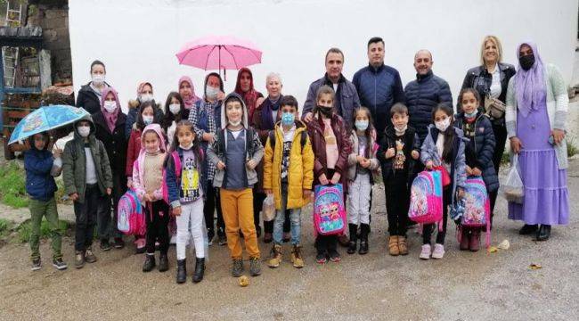 CHP Bornova'dan ''Çocuklar Mutlu Olsun'' projesi