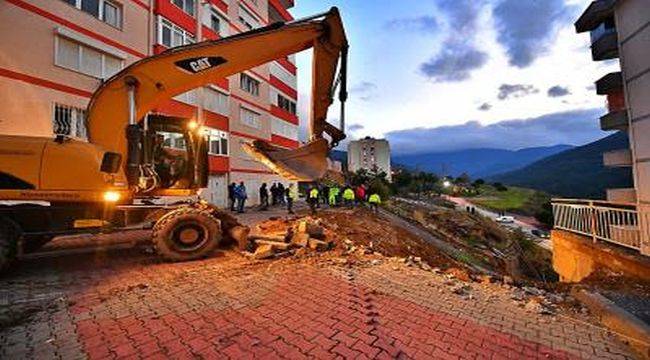 Narlıdere'de çöken istinat duvarına Büyükşehir önlemi