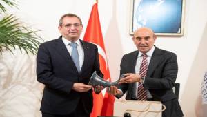 Ayvalık Belediye Başkanı Ergin, Başkan Soyer’i ziyaret etti