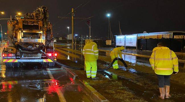 İzmir’de şiddetli yağış ve dolu etkili oldu