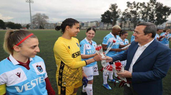 Batur’dan maç öncesi Kadınlar Günü kutlaması