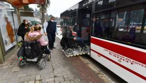 ESHOT otobüslerine tekerlekli sandalye ayarı