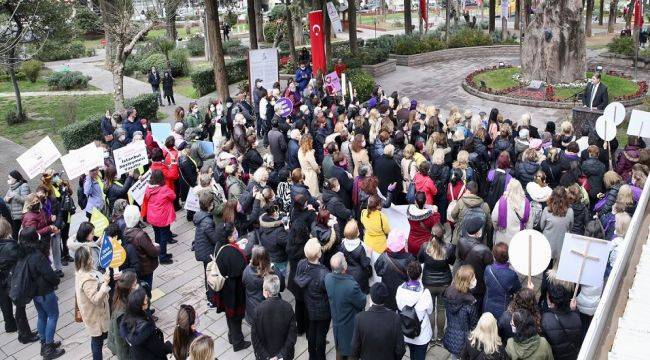 Zübeyde Hanım'ın huzurunda 8 Mart töreni