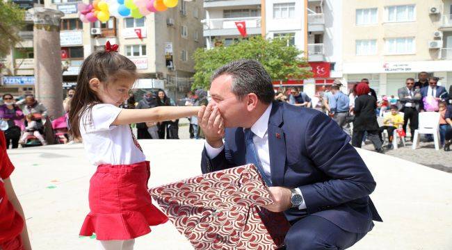 Bergama'lı çocuklar bayramı coşkuyla kutladı