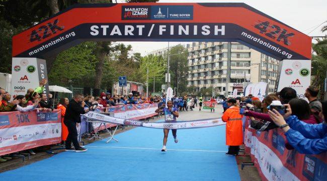 Maraton İzmir’de yeniden rekor