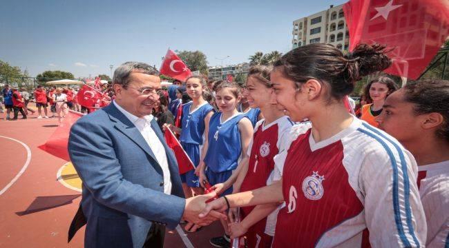 Başkan Batur,”Gelecek gençlerdedir”