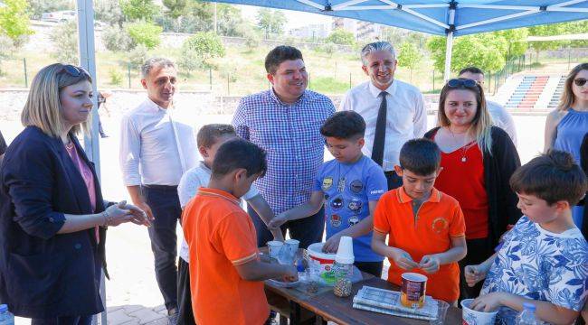 Bucalı öğrencilerden tohum topu