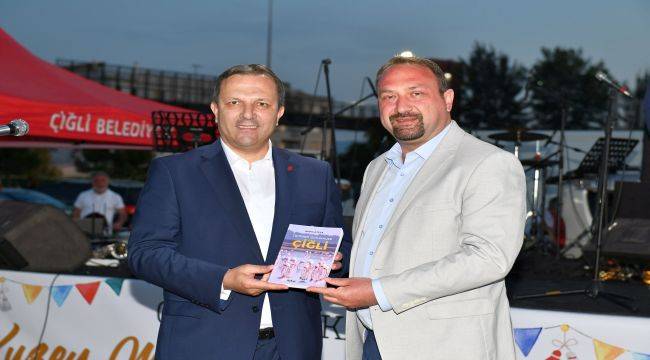 Gümrükçü’den Spasovski’ye anlamlı hediye