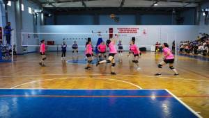 Kız öğrenci yurtları arası voleybol turnuvası