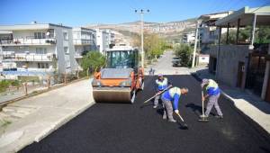 Bornova’nın yollarını yeniliyor