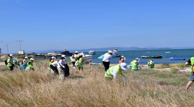 ÇAK dalgıçları deniz dibini temizledi