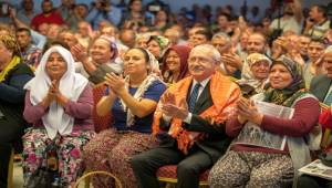 CHP Genel Başkanı Kılıçdaroğlu Ödemiş'te çiftçilerle buluştu