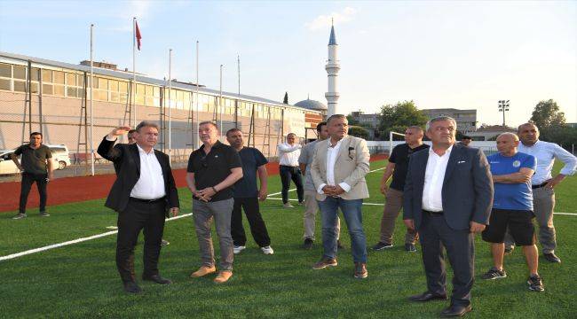 Bornova’da futbol sahaları yenileniyor