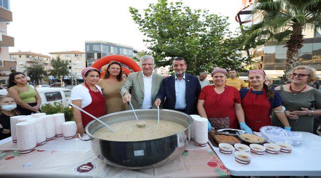 Aşure kazanları Narlıdere'de kaynadı 