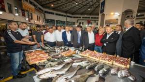 Başkan Soyer, av sezonunu açan balıkçıları ziyaret etti