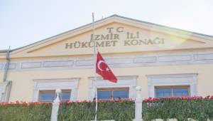 Hükümet Konağı'na Türk Bayrağı çekildi 