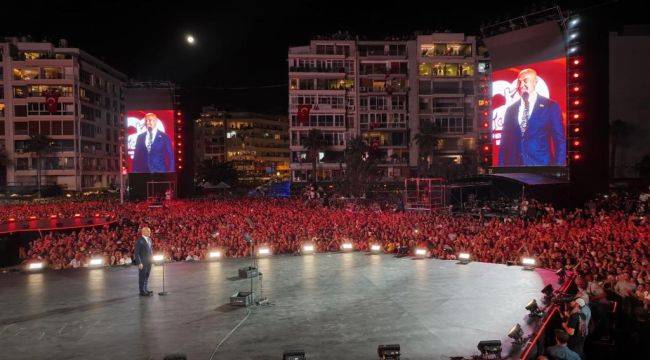 İzmir'in kurtuluşunun yüzüncü yılında tarihi gece 