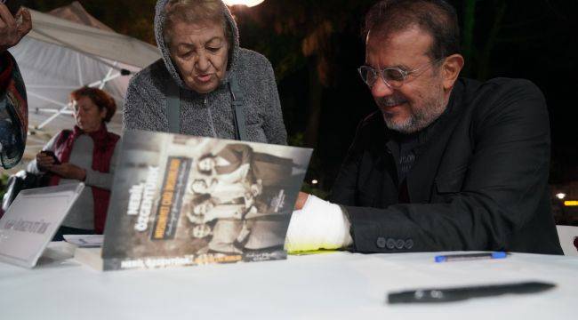 Kitap tutkunları Seferihisar'da buluştu 