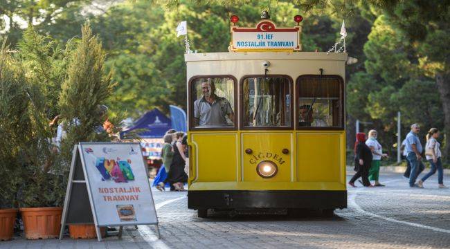 “Nostaljik Tramvay” geçmişe götürüyor 