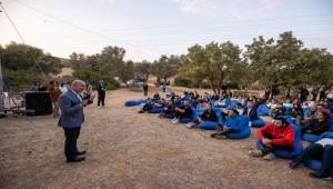 Başkan Soyer'den gençlik kampına ziyaret 
