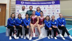 Bornovalı cimnastikçilerden bir madalya daha 