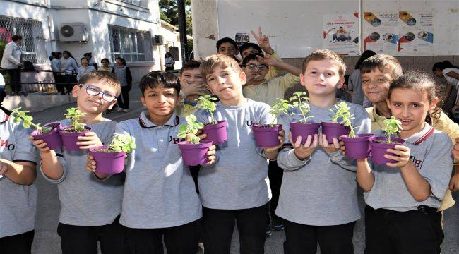 Bornovalı minikler toprakla buluştu 