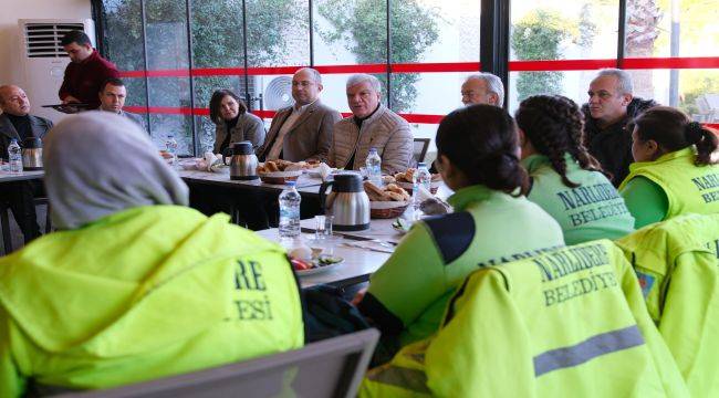 Başkan Engin, Narlıdere kadın temizlik ekibiyle buluştu