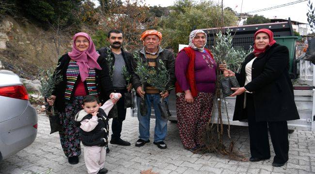 Bornova Belediyesi çiftçiye 10 bin fidan dağıttı