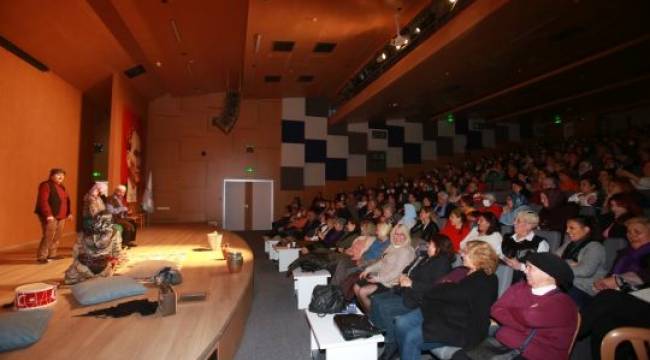 Hiç oyun izlemeden tiyatro sahnelediler