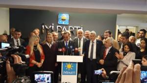 İyi Parti İzmir İl Başkanı göreve başladı