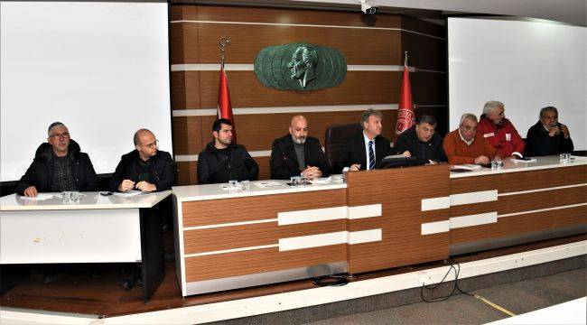 Bornova deprem bölgesine koşuyor