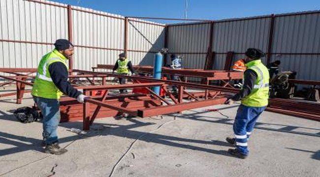  İzmir Büyükşehir Belediyesi deprem bölgesinde konteyner üretiyor