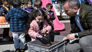 Bornovalı Minikler Toprağa Dokundu