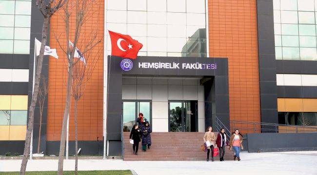 EÜ Hemşirelik Fakültesinden Depremzede Öğrencilere 12 ay Burs Desteği