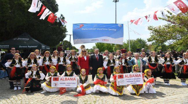 Bornova’da gökyüzü uçurtmalarla renklendi