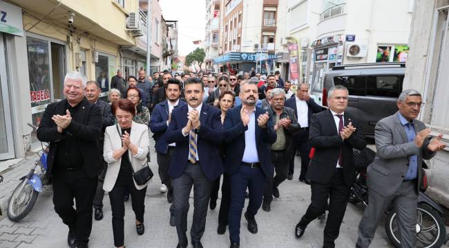 Dikili’de Miting Havasında Seçim Ofisi Açılışı