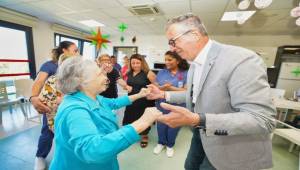 Bu merkez Alzheimer demans hastalarını hayata bağlıyor