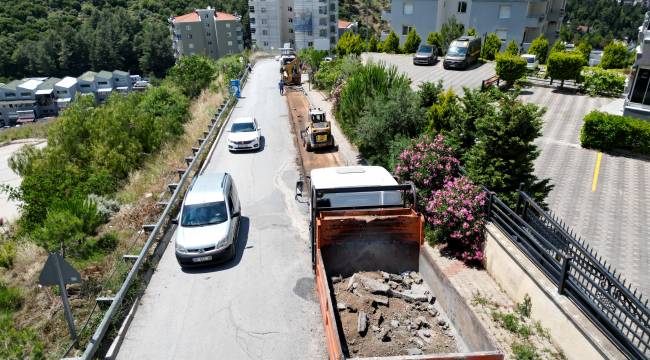 Narlıdere Belediyesi Asfaltlama Çalışmalarını Sürdürüyor