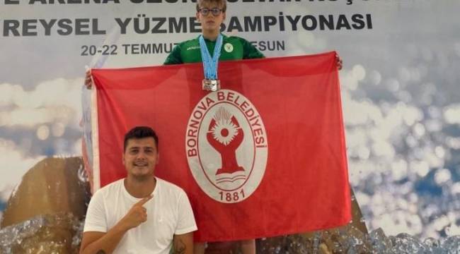 Genç Arda yüzmede Türkiye ikincisi oldu