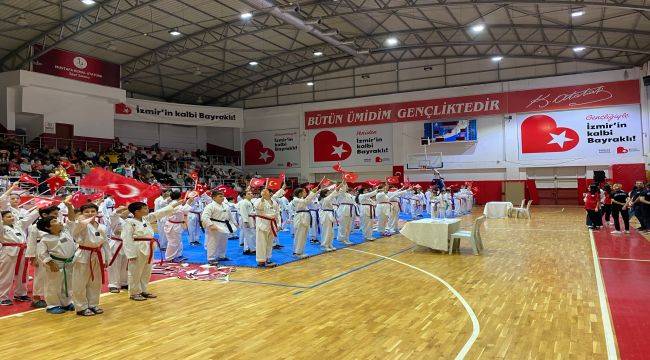 Bayraklı’da Cumhuriyet coşkusu sporla başladı