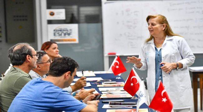 Büyükşehir Belediyesi’nden Kemeraltı esnafına İngilizce eğitimi