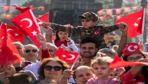 İzmir'de 100. yıla görkemli kutlama