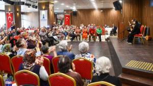Bedia Akartürk'ten huzurevi konseri