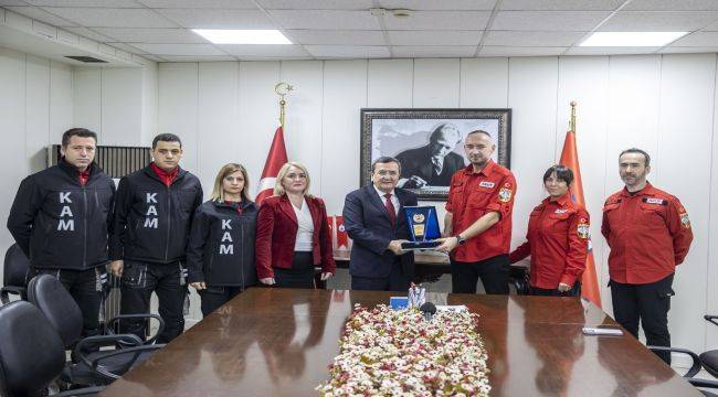 Batur’dan AKUT’a teşekkür plaketi