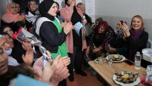 CHP'li Mutlu kadınlarla alana indi